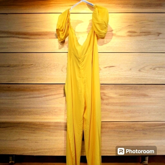 Women's Elegant Yellow Off-Shoulder Jumpsuit Size Large - Picture 4 of 4